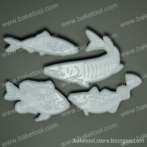 4 pcs Fabulous Fish Press Baking Mold Cake Cookie Cutter with instruction on backing card